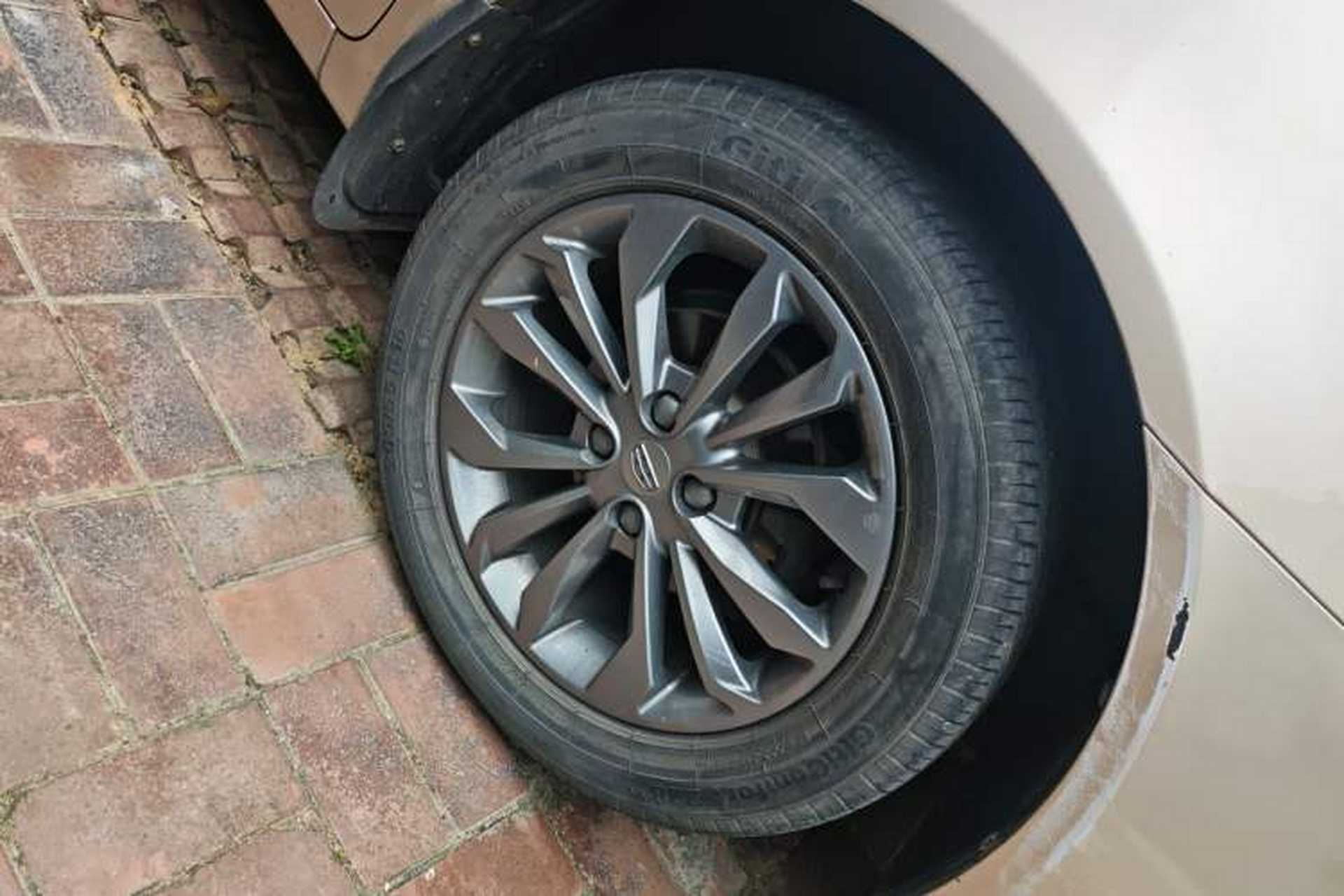 Used Geely Auto Vision 2016 1.5L Automatic Happiness Edition Right Front Wheel Hub