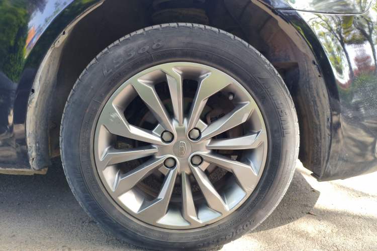 Used Geely Auto Vision 2017 1.5L Automatic Happiness Edition Right Front Wheel Hub