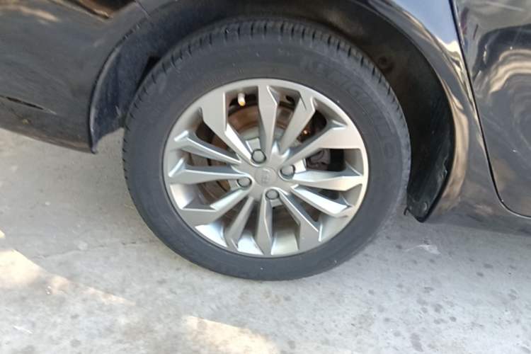 Used Geely Auto Vision 2017 1.5L Automatic Happiness Edition Right Rear Wheel Hub
