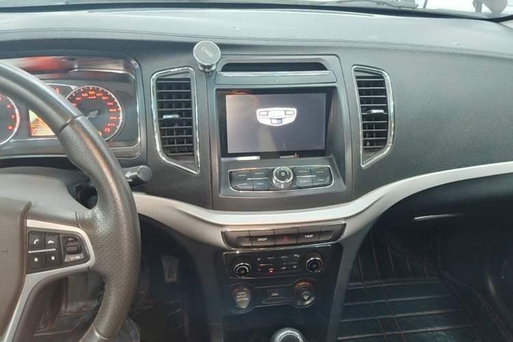 Used Geely Auto Vision 2017 1.5L Manual Happiness Edition Audio And AC Panel