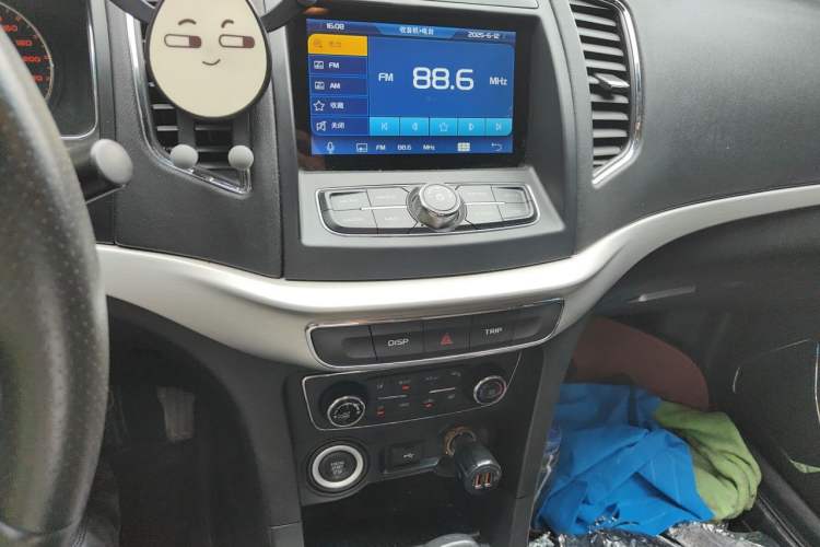 Used Geely Auto Vision 2017 1.5L Automatic Happiness Edition Audio And AC Panel