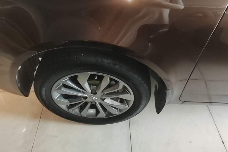 Used Geely Auto Vision 2017 1.5L Manual Happiness Edition Exterior 4