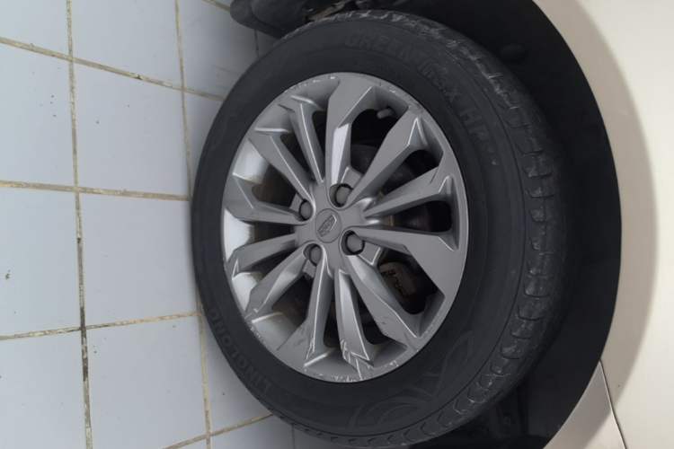 Used Geely Auto Vision 2017 1.5L Automatic Happiness Edition Left Front Wheel Hub