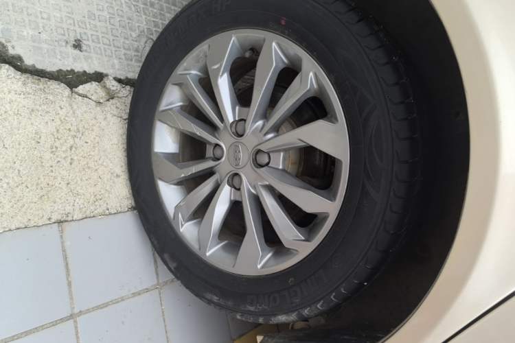 Used Geely Auto Vision 2017 1.5L Automatic Happiness Edition Right Rear Wheel Hub
