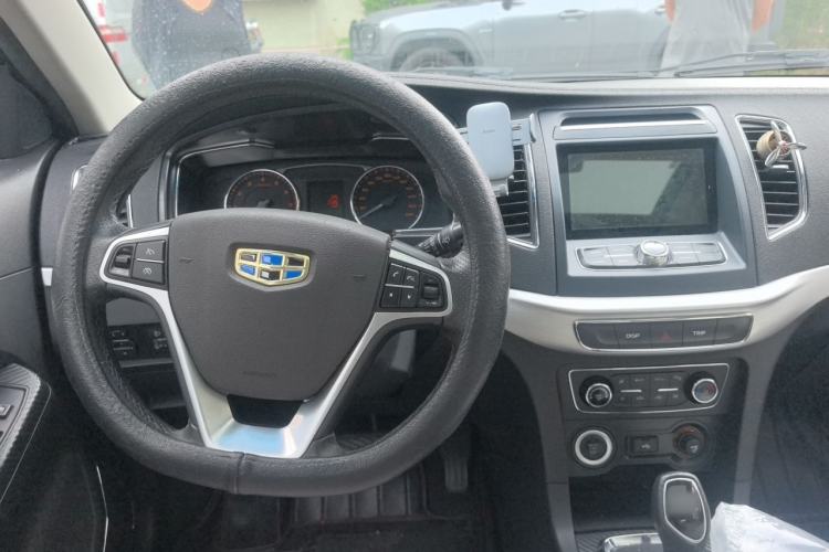 Used Geely Auto Vision 2017 1.5L Automatic Happiness Edition Center Console