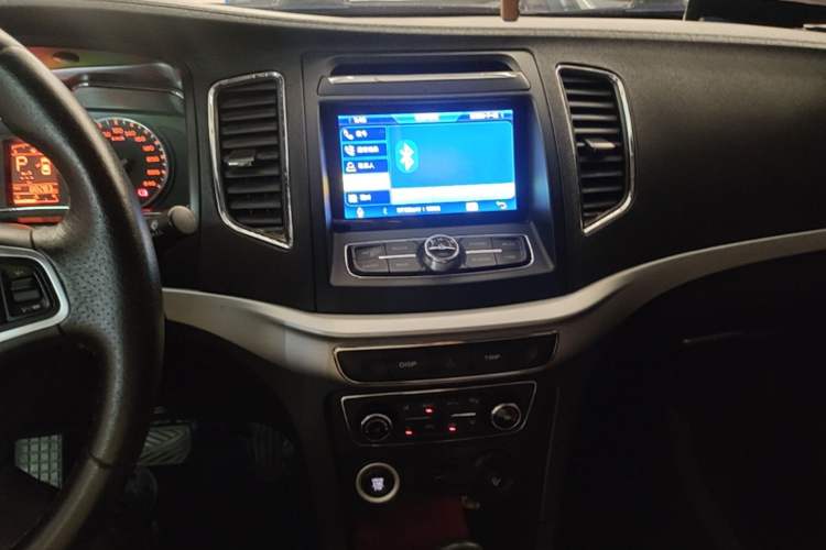 Used Geely Auto Vision 2017 1.5L Automatic Happiness Edition Audio And AC Panel