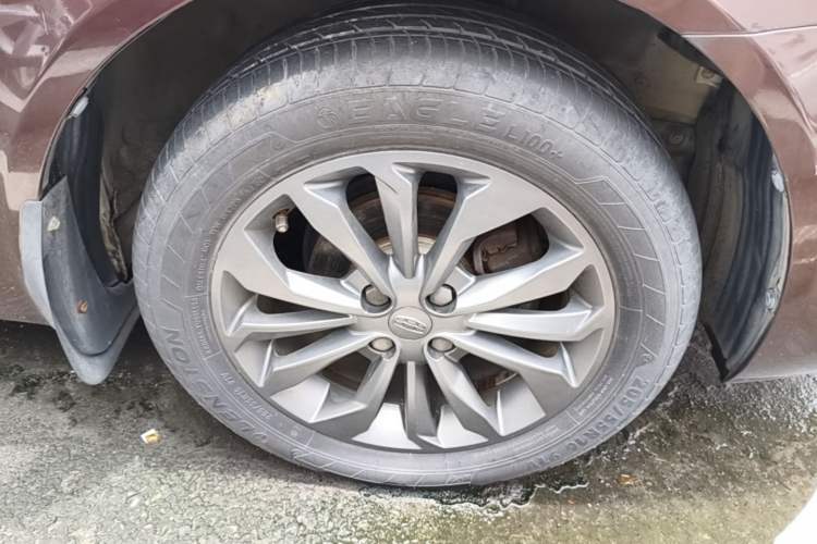 Used Geely Auto Vision 2017 1.5L Automatic Happiness Edition Right Front Wheel Hub