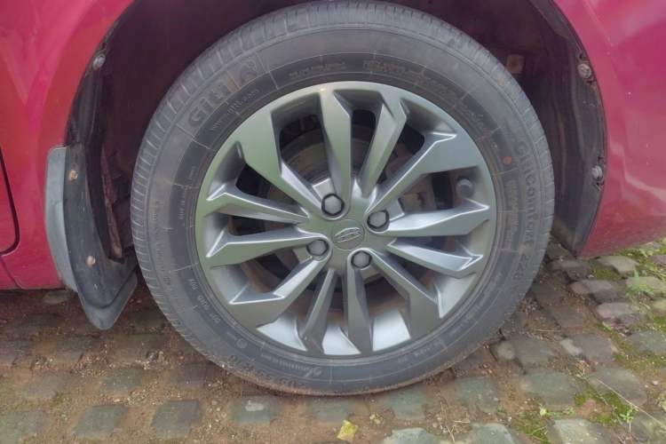 Used Geely Auto Vision 2017 1.5L Automatic Happiness Edition Right Front Wheel Hub