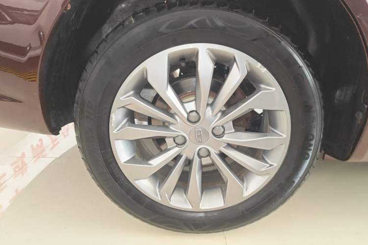 Used Geely Auto Vision 2017 1.5L Automatic Happiness Edition Right Rear Wheel Hub