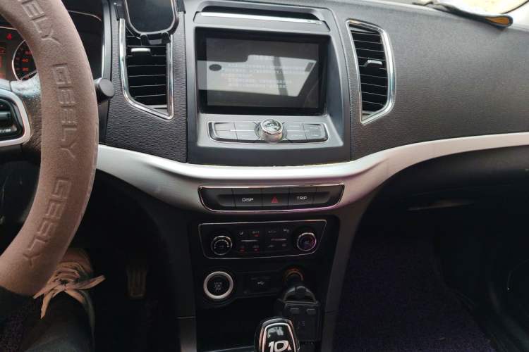 Used Geely Auto Vision 2017 1.5L Automatic Happiness Edition Audio And AC Panel