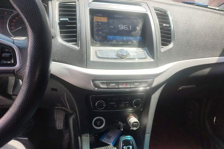 Used Geely Auto Vision 2017 1.5L Automatic Happiness Edition Audio And AC Panel