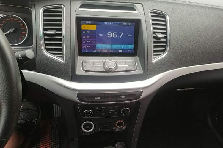 Used Geely Auto Vision 2017 1.5L Automatic Happiness Edition Audio And AC Panel