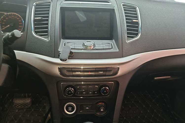 Used Geely Auto Vision 2017 1.5L Automatic Happiness Edition Audio And AC Panel