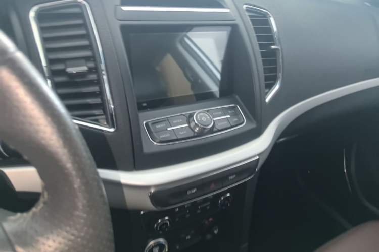 Used Geely Auto Vision 2017 1.5L Automatic Happiness Edition Audio And AC Panel