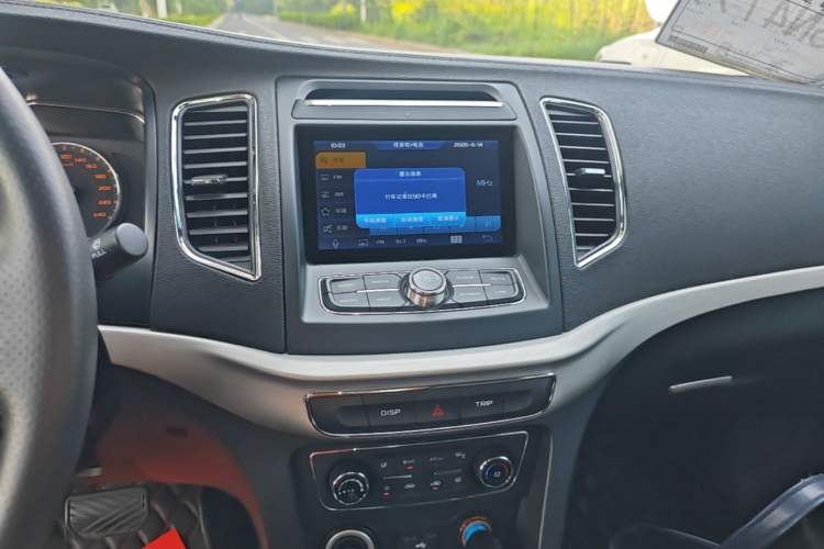 Used Geely Auto Vision 2017 1.5L Automatic Happiness Edition Audio And AC Panel