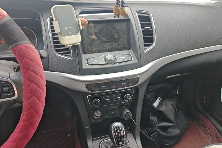 Used Geely Auto Vision 2017 1.5L Manual Happiness Edition Audio And AC Panel