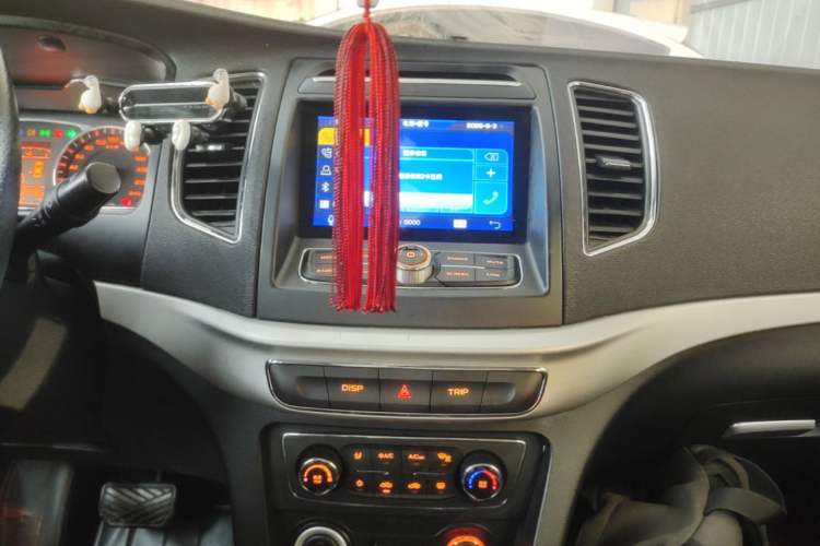 Used Geely Auto Vision 2017 1.5L Automatic Happiness Edition Audio And AC Panel