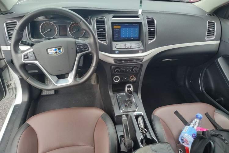 Used Geely Auto Vision 2017 1.5L Automatic Happiness Edition Center Console