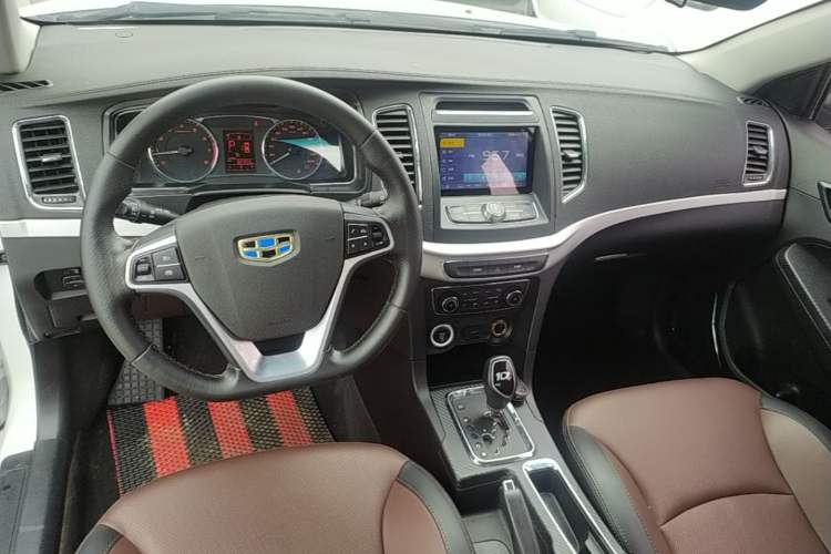 Used Geely Auto Vision 2017 1.5L Automatic Happiness Edition Center Console