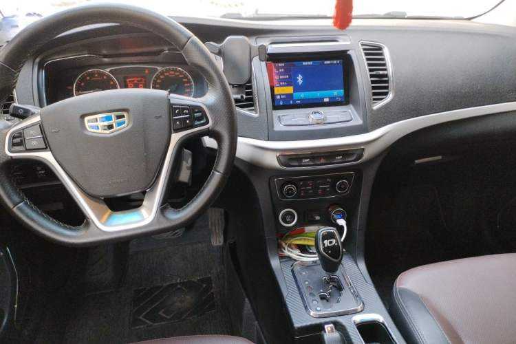 Used Geely Auto Vision 2017 1.5L Automatic Happiness Edition Center Console