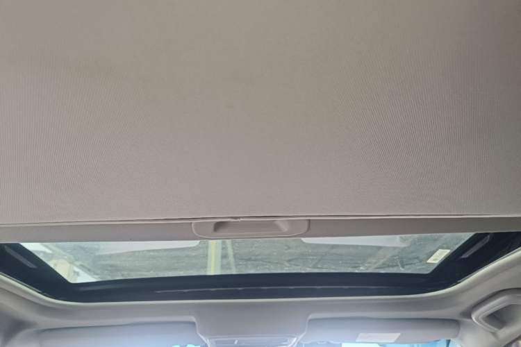 Used Geely Auto Vision 2017 1.5L Automatic Happiness Edition Headliner