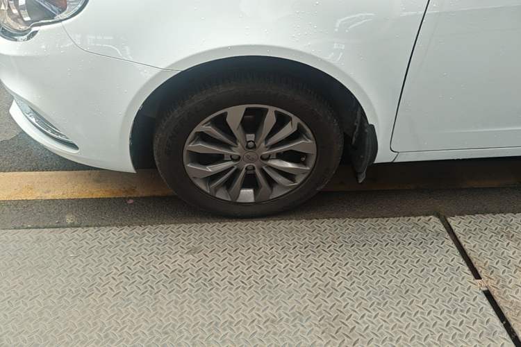 Used Geely Auto Vision 2017 1.5L Automatic Happiness Edition Left Front Wheel Hub
