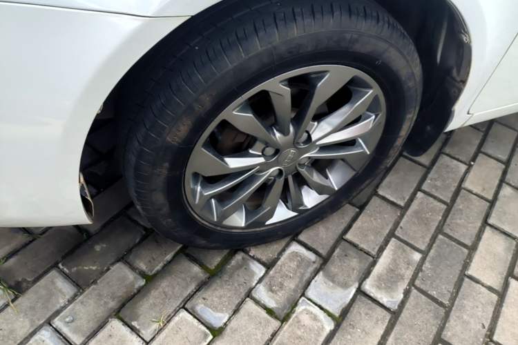 Used Geely Auto Vision 2017 1.5L Automatic Happiness Edition Left Front Wheel Hub
