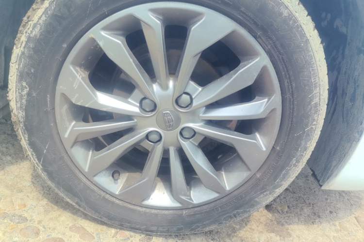 Used Geely Auto Vision 2017 1.5L Automatic Happiness Edition Right Front Wheel Hub