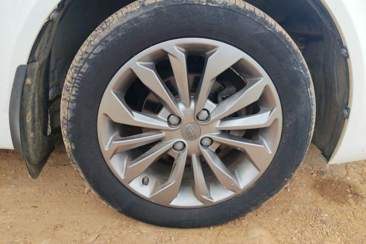 Used Geely Auto Vision 2017 1.5L Automatic Happiness Edition Right Front Wheel Hub
