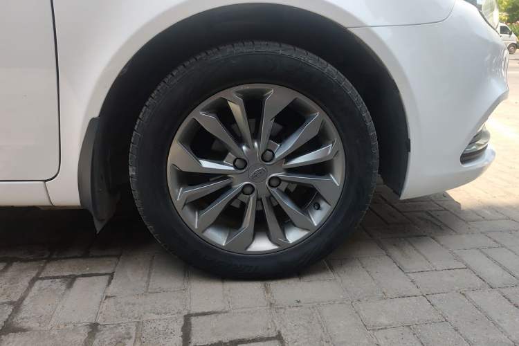 Used Geely Auto Vision 2017 1.5L Automatic Happiness Edition Right Front Wheel Hub