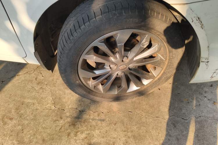 Used Geely Auto Vision 2017 1.5L Automatic Happiness Edition Right Front Wheel Hub