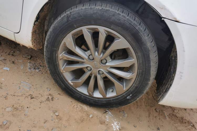 Used Geely Auto Vision 2017 1.5L Automatic Happiness Edition Right Front Wheel Hub