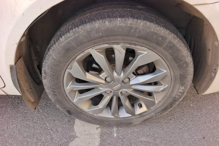 Used Geely Auto Vision 2017 1.5L Automatic Happiness Edition Right Front Wheel Hub