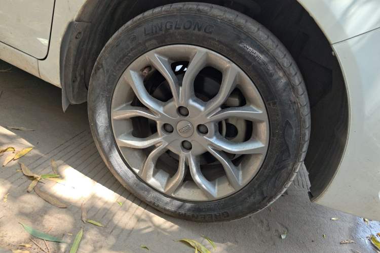 Used Geely Auto Vision 2017 1.5L Automatic Happiness Edition Right Front Wheel Hub