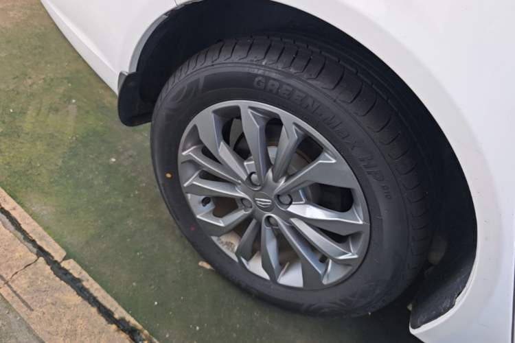 Used Geely Auto Vision 2017 1.5L Automatic Happiness Edition Right Rear Wheel Hub