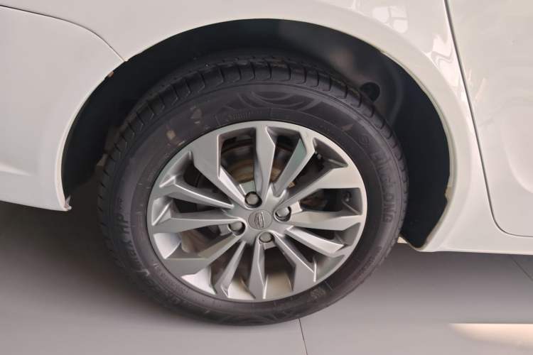 Used Geely Auto Vision 2017 1.5L Automatic Happiness Edition Right Rear Wheel Hub