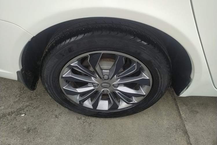 Used Geely Auto Vision 2017 1.5L Automatic Happiness Edition Right Rear Wheel Hub
