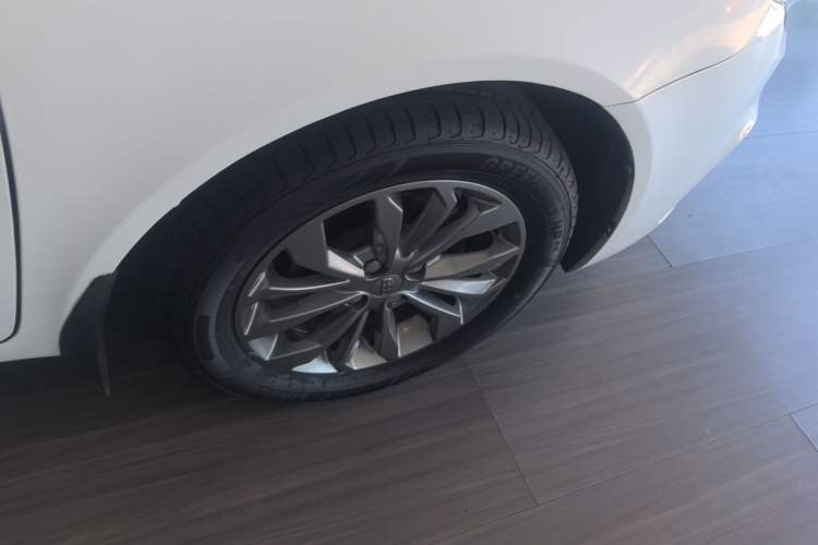 Used Geely Auto Vision 2017 1.5L Automatic Happiness Edition Right Rear Wheel Hub