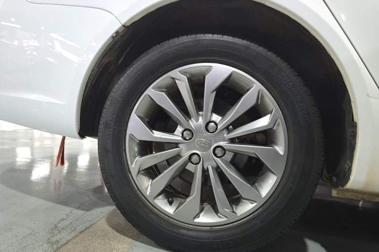 Used Geely Auto Vision 2017 1.5L Automatic Happiness Edition Right Rear Wheel Hub