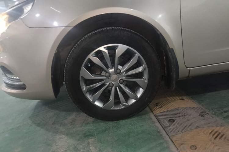 Used Geely Auto Vision 2017 1.5L Automatic Happiness Edition Left Front Wheel Hub