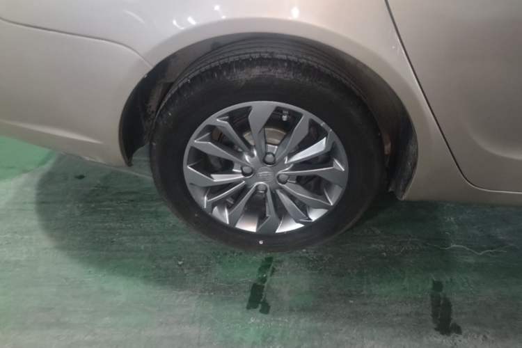 Used Geely Auto Vision 2017 1.5L Automatic Happiness Edition Right Rear Wheel Hub