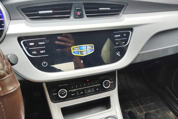 Used Geely Auto Vision 2018 1.5L Manual Happiness Edition Audio And AC Panel