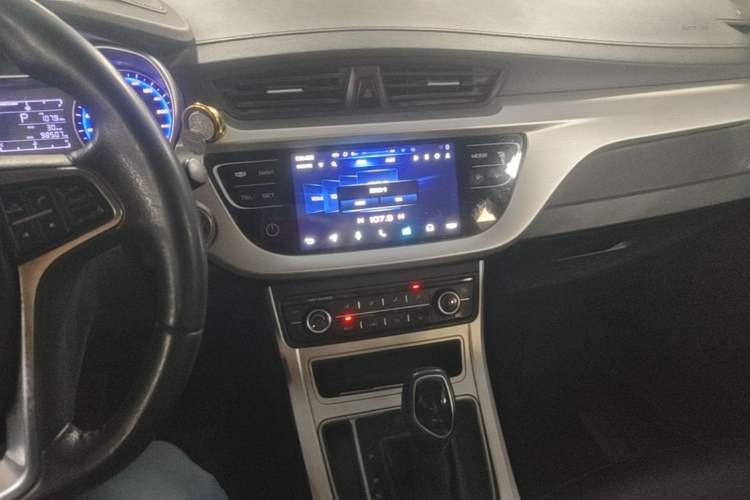 Used Geely Auto Vision 2018 1.5L Automatic Prestige Model Audio And AC Panel