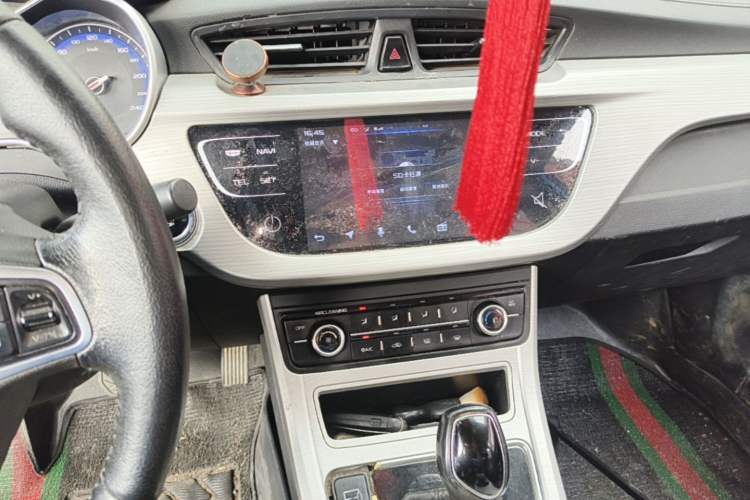 Used Geely Auto Vision 2018 1.5L Automatic Happiness Edition Audio And AC Panel