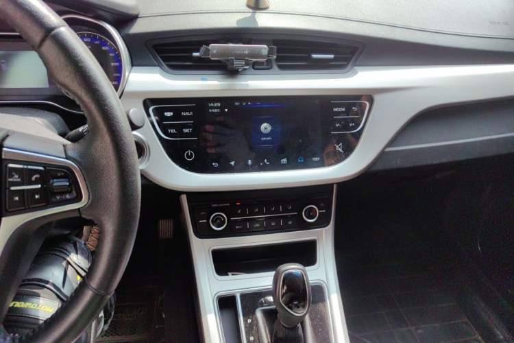 Used Geely Auto Vision 2018 1.5L Automatic Prestige Model Audio And AC Panel