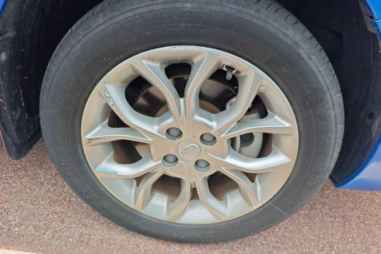 Used Geely Auto Vision 2018 1.5L Automatic Happiness Edition Right Front Wheel Hub
