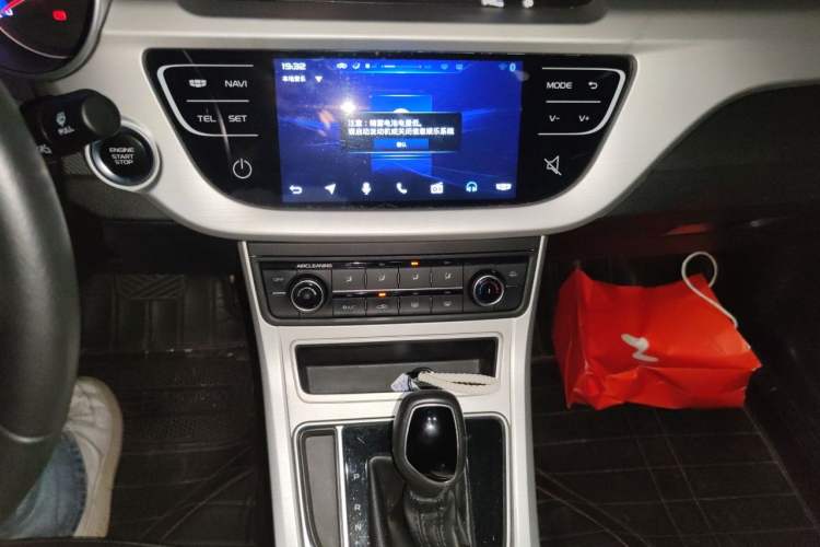 Used Geely Auto Vision 2018 1.5L Automatic Happiness Edition Audio And AC Panel