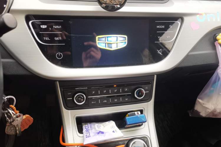 Used Geely Auto Vision 2018 1.5L Manual Happiness Edition Audio And AC Panel