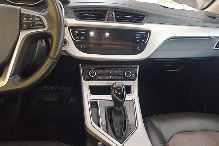 Used Geely Auto Vision 2018 1.5L Automatic Prestige Model Audio And AC Panel