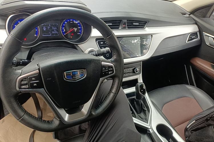 Used Geely Auto Vision 2018 1.5L Automatic Happiness Edition Center Console